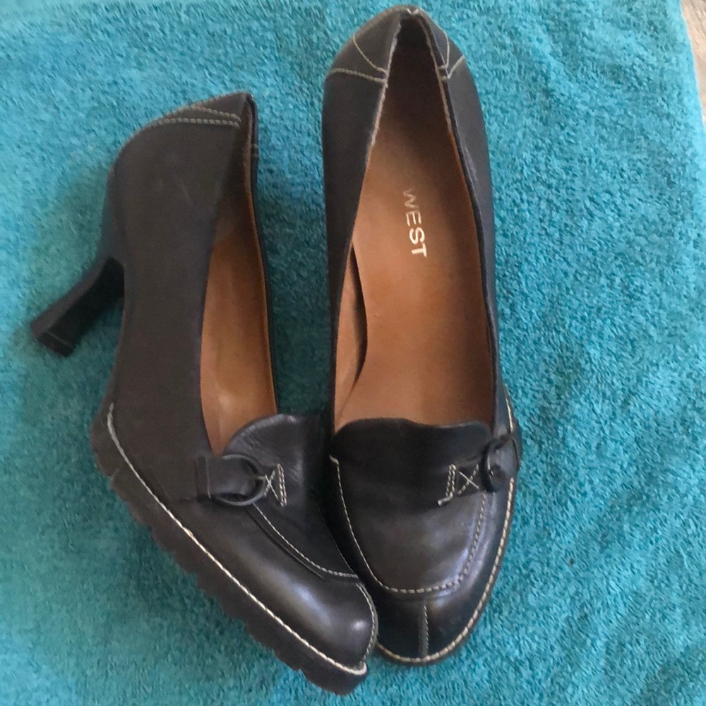 Nine West penny loafer heels. 3” heel. Sz 7m